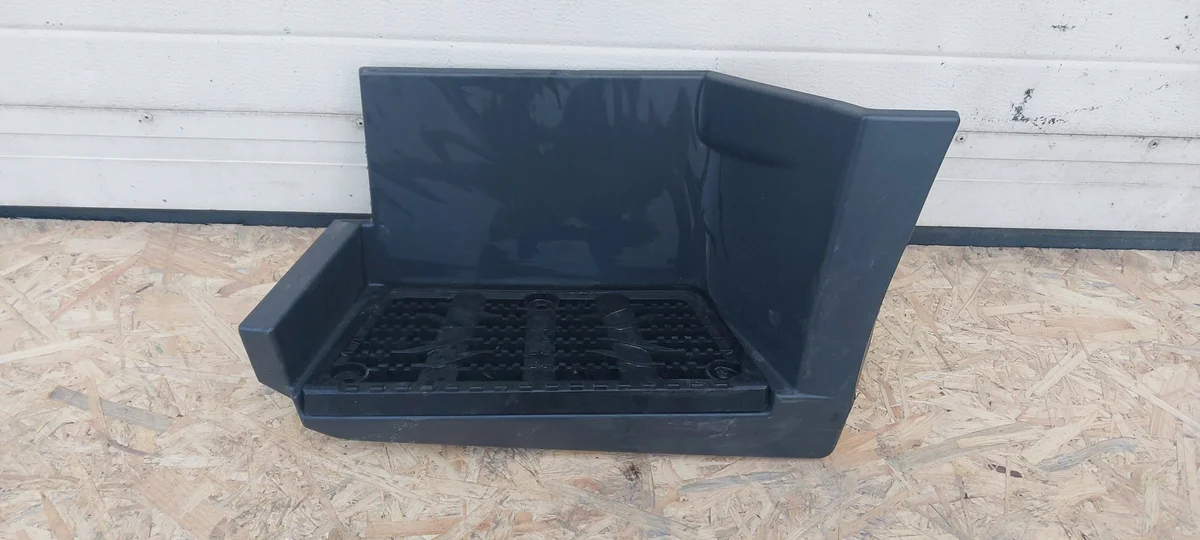 MAN TGL 3 Step Door Step Original 81615200327