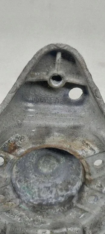 VW Passat B5 Rear Spring Rubber Mount 8D0412383E image 3