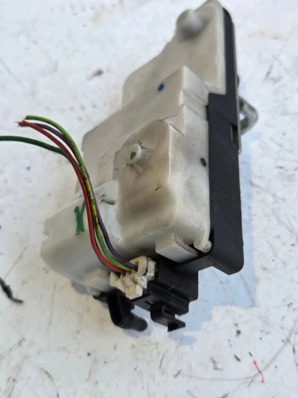 Peugeot 1007 Front Right Door Latch image 3