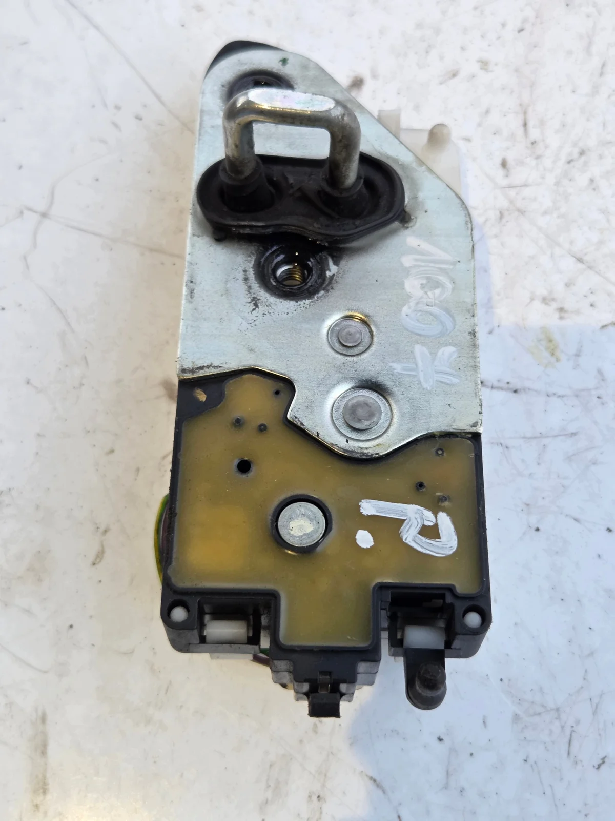 Peugeot 1007 Front Right Door Latch image 5