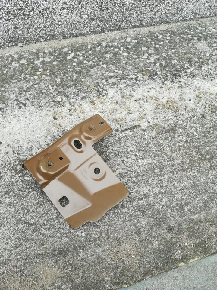 Tesla 3 Bakre Lampfäste Höger OEM 1102259-S0-A