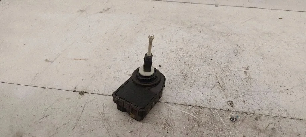 Moteur réglage phare MERCEDES E W211 00745701 image 3