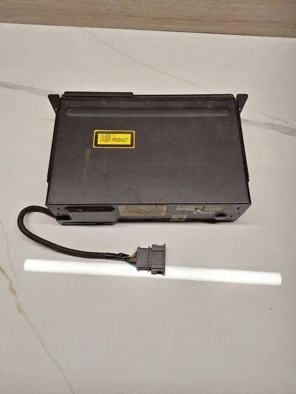 Volkswagen CD Changer 3B0035111 Used image 3