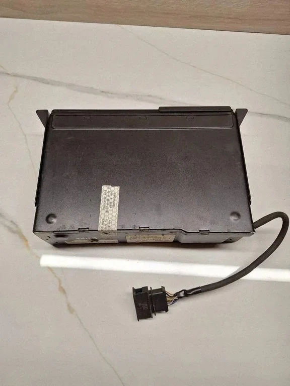 Volkswagen CD Changer 3B0035111 Used image 4