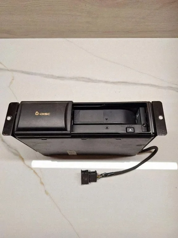 Volkswagen CD Changer 3B0035111 Used image 5