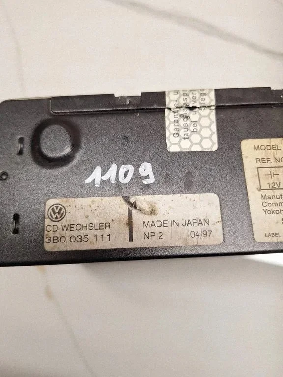 Volkswagen CD Changer 3B0035111 Used image 6