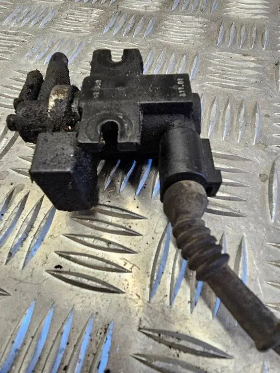 Sähkömagneettiventtiili Audi A4 Avant 8E0906628B