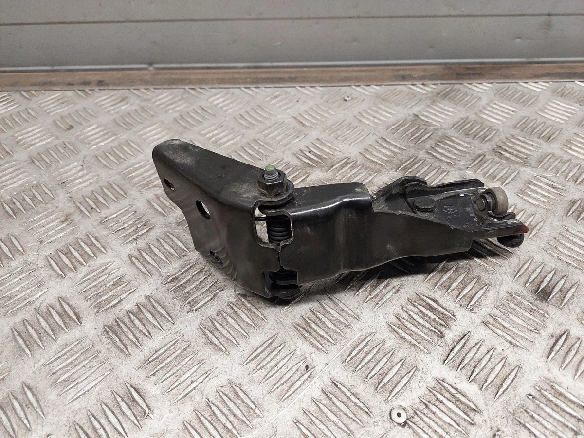 Chrysler Pacifica 2018 Door Latch 995AB