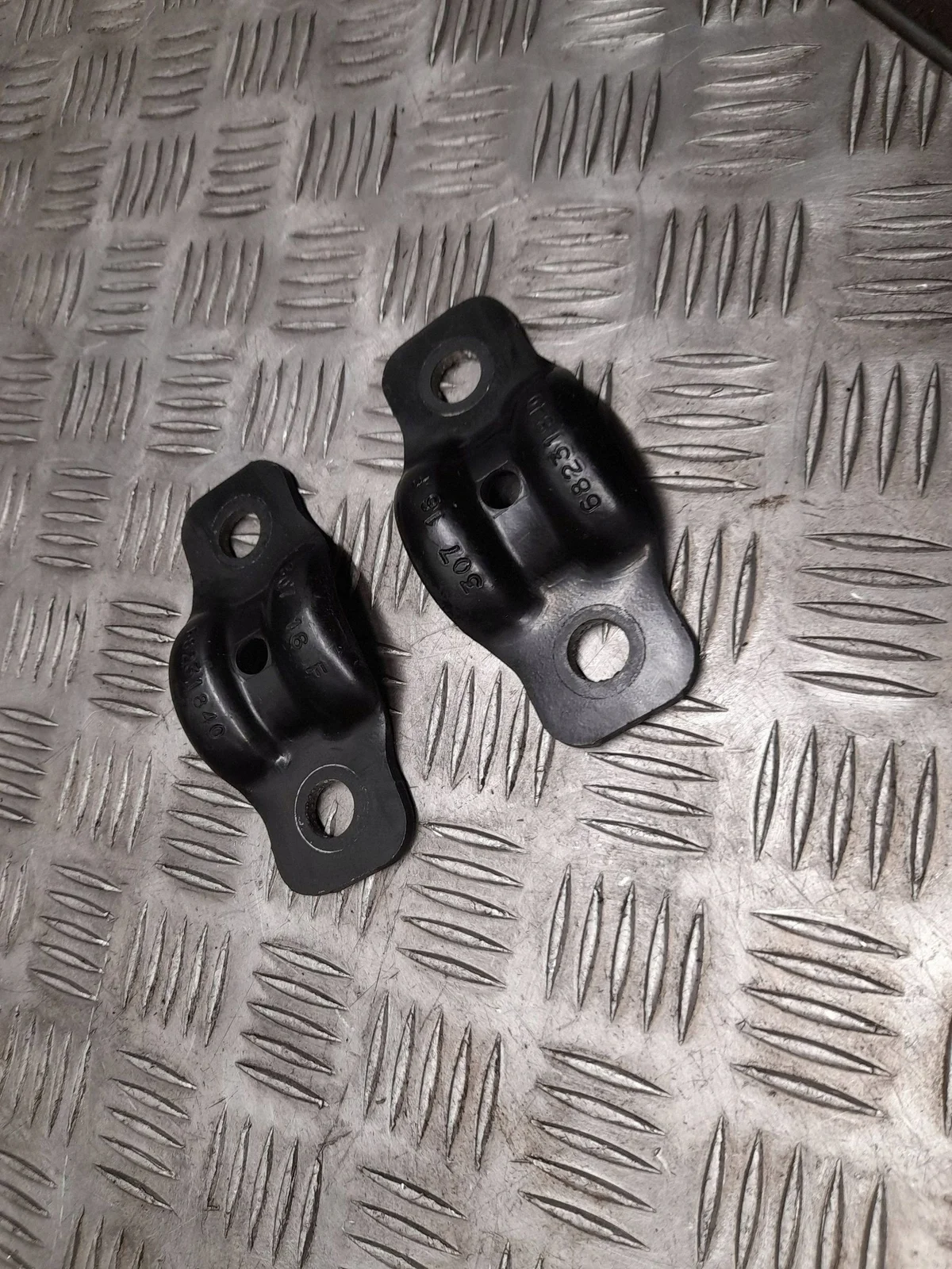 Chrysler Pacifica Stabilisatorhalter vorne 68231840 image 4