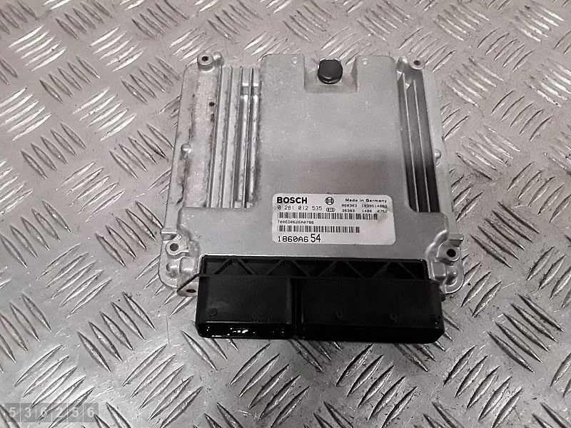 2006 Mitsubishi Grandis ECU 1860a654