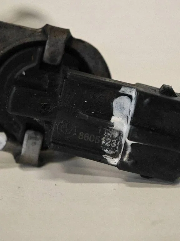 BMW 11368605123 Solenoid Valve - Used image 4