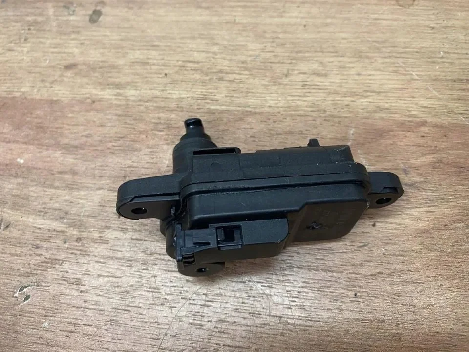 Skoda Karoq 8V0862159B actionneur trappe carburant image 3