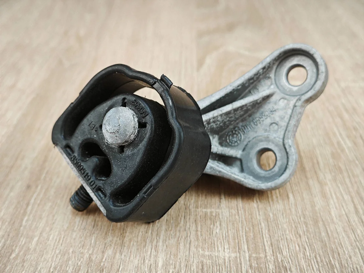 Suporte Silenciador BMW 8582034 Usado