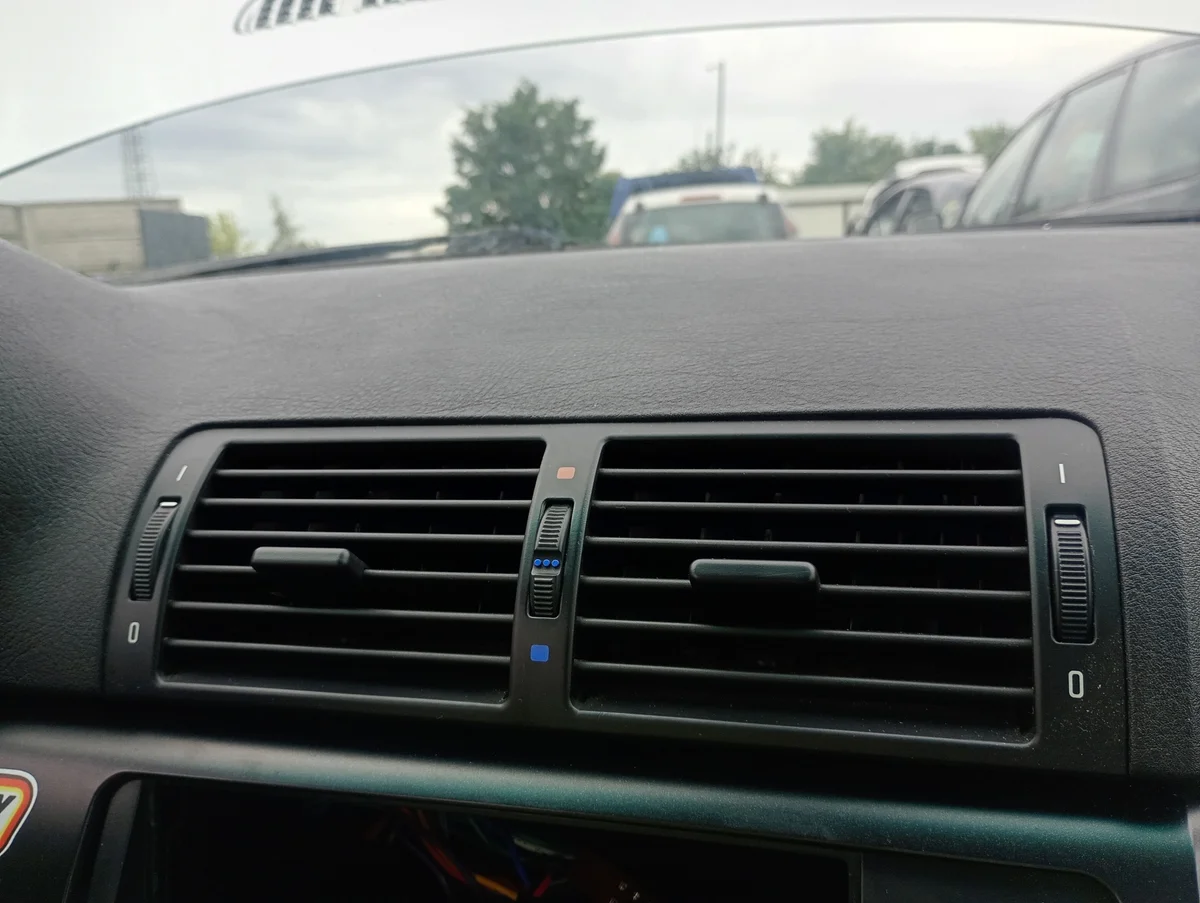 Grelha Ventilação Central BMW E46 Touring Usada image 3