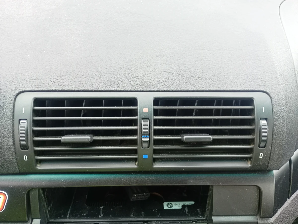 Grelha Ventilação Central BMW E46 Touring Usada image 4