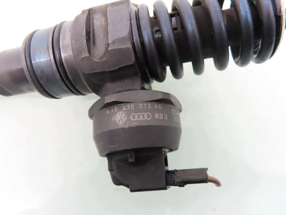 Injektor VW Jetta V 1.9 TDI A1150282-038130073AG image 4
