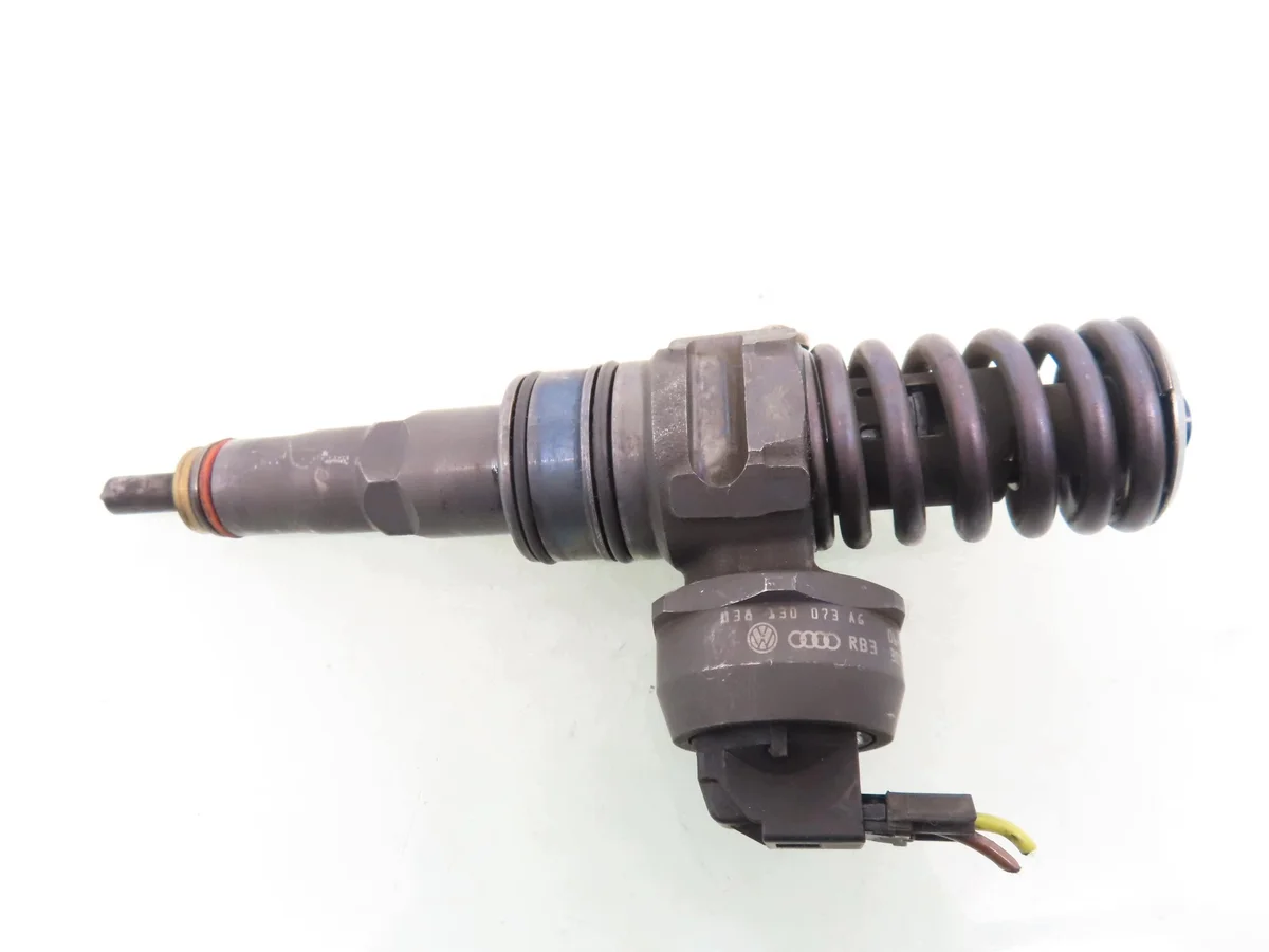 Inyector VW Jetta V 1.9 TDI Usado image 3