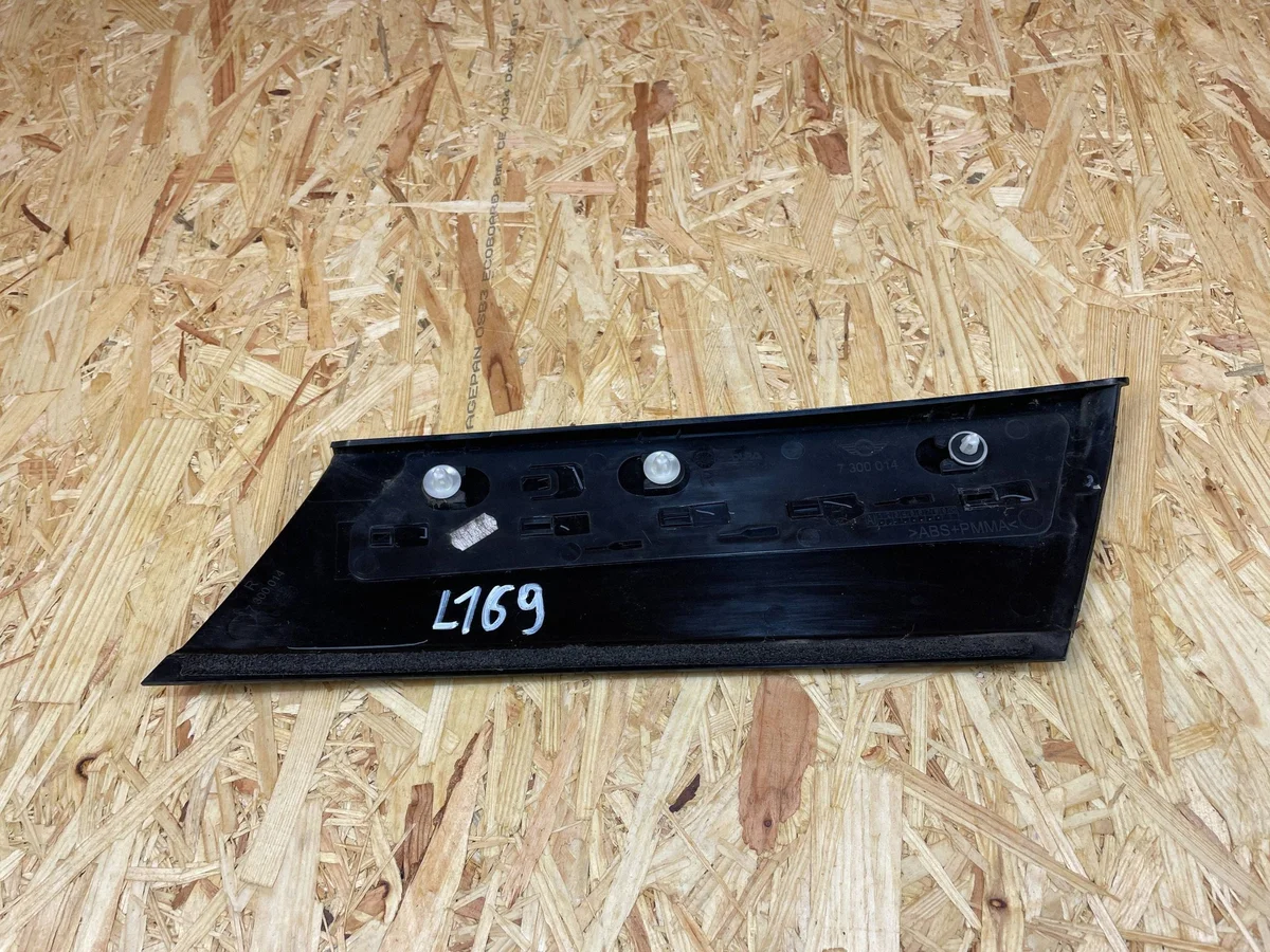 Dekorpanel dörrstolpe höger bak Mini F56 image 10