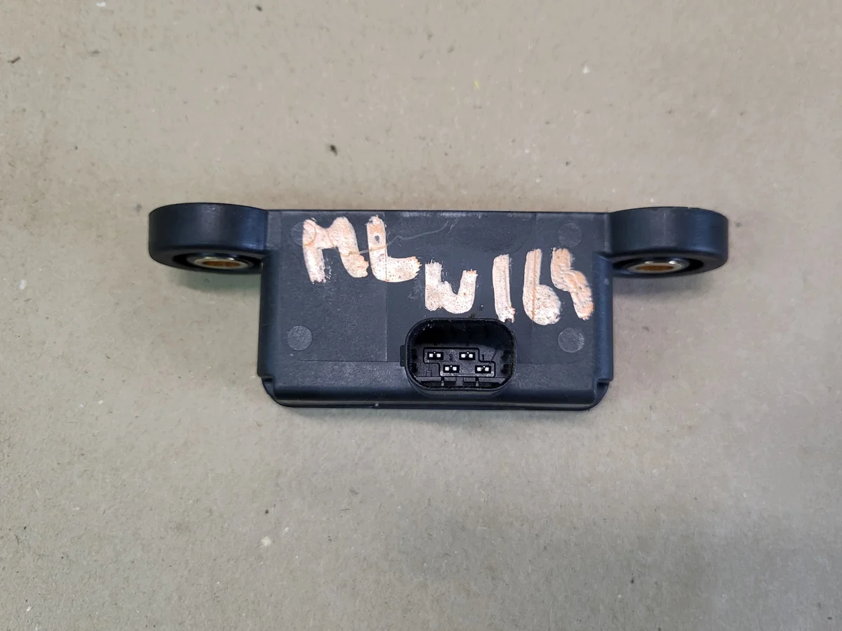 Capteur d'accélération Mercedes A0055422018 Q01 image 3