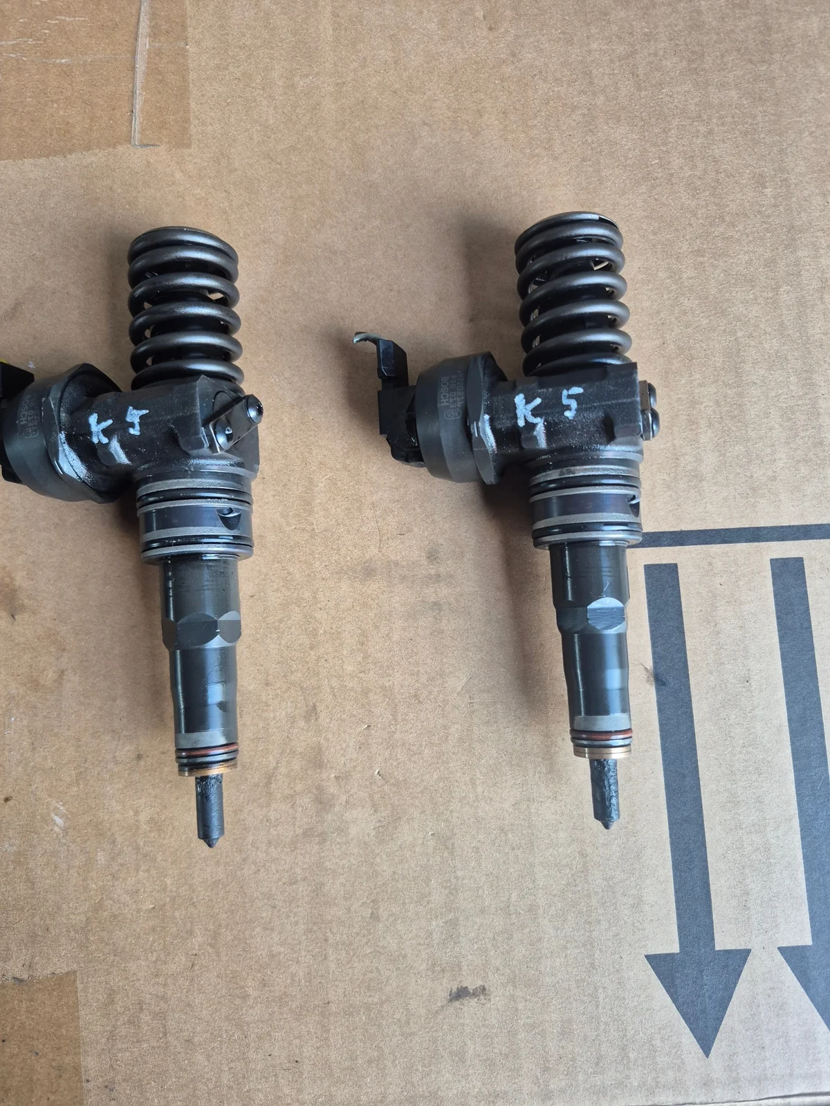 Injecteur Audi A4 B6 1.9 TDI 130CV 038130073BA image 3