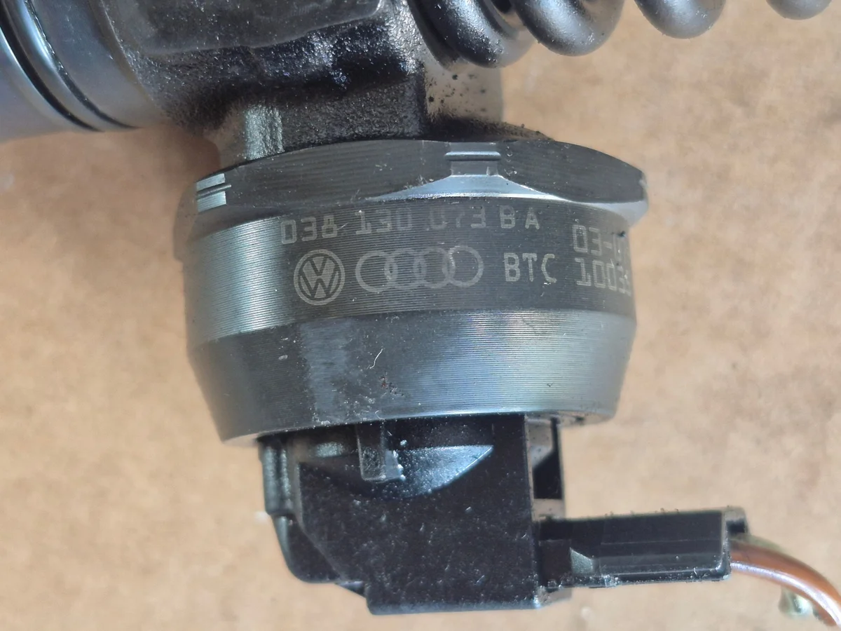 Injecteur Audi A4 B6 1.9 TDI 130CV 038130073BA image 8