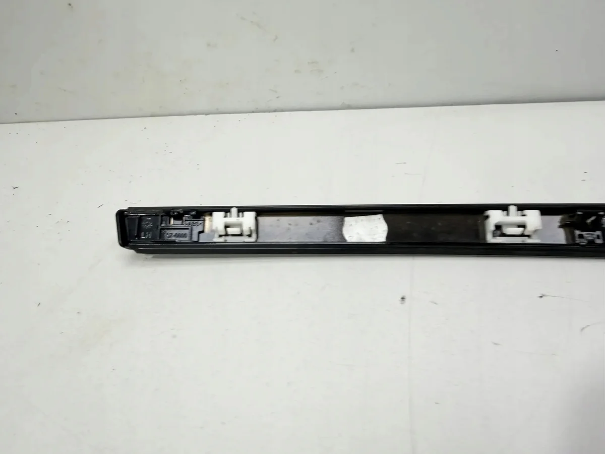 BMW F32 Dachleiste Links Silber Metallic A83 image 10
