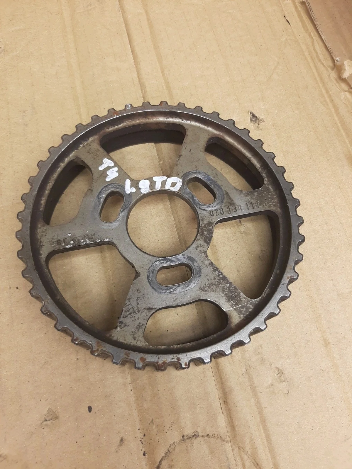 VW T4 Polo Golf III 1.9 TD Pump Wheel 7122260
