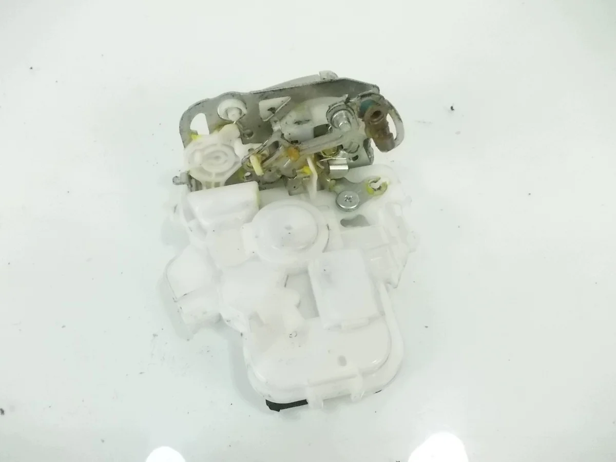 Serrure porte avant droite Subaru Impreza GH image 4