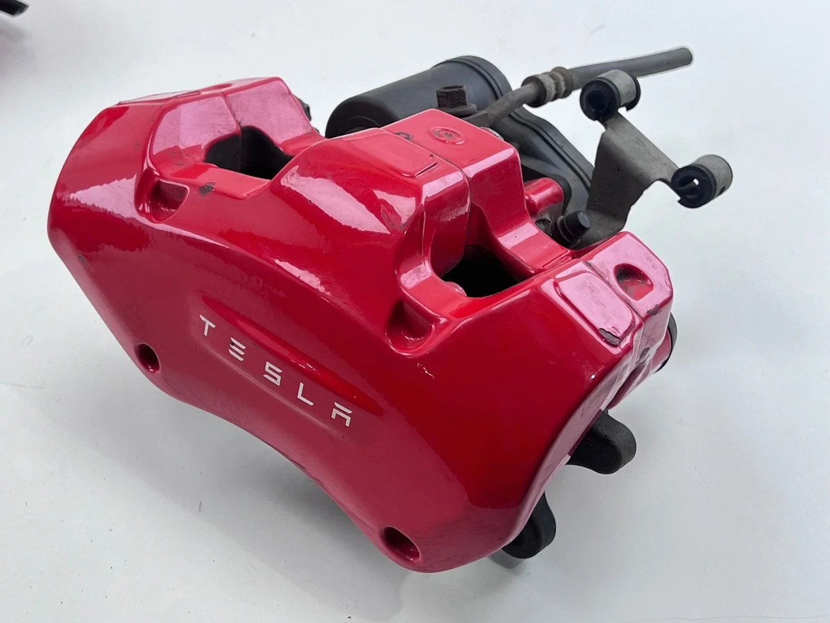 Tesla Model 3 2019 Jarrulevyt ja -satulat image 4
