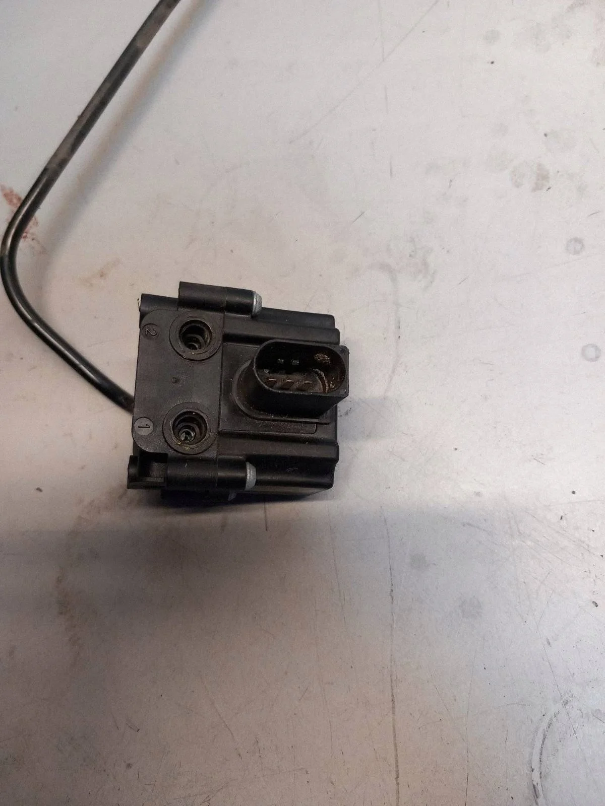 BMW 4722555610 distributeur suspension pneumatique image 4