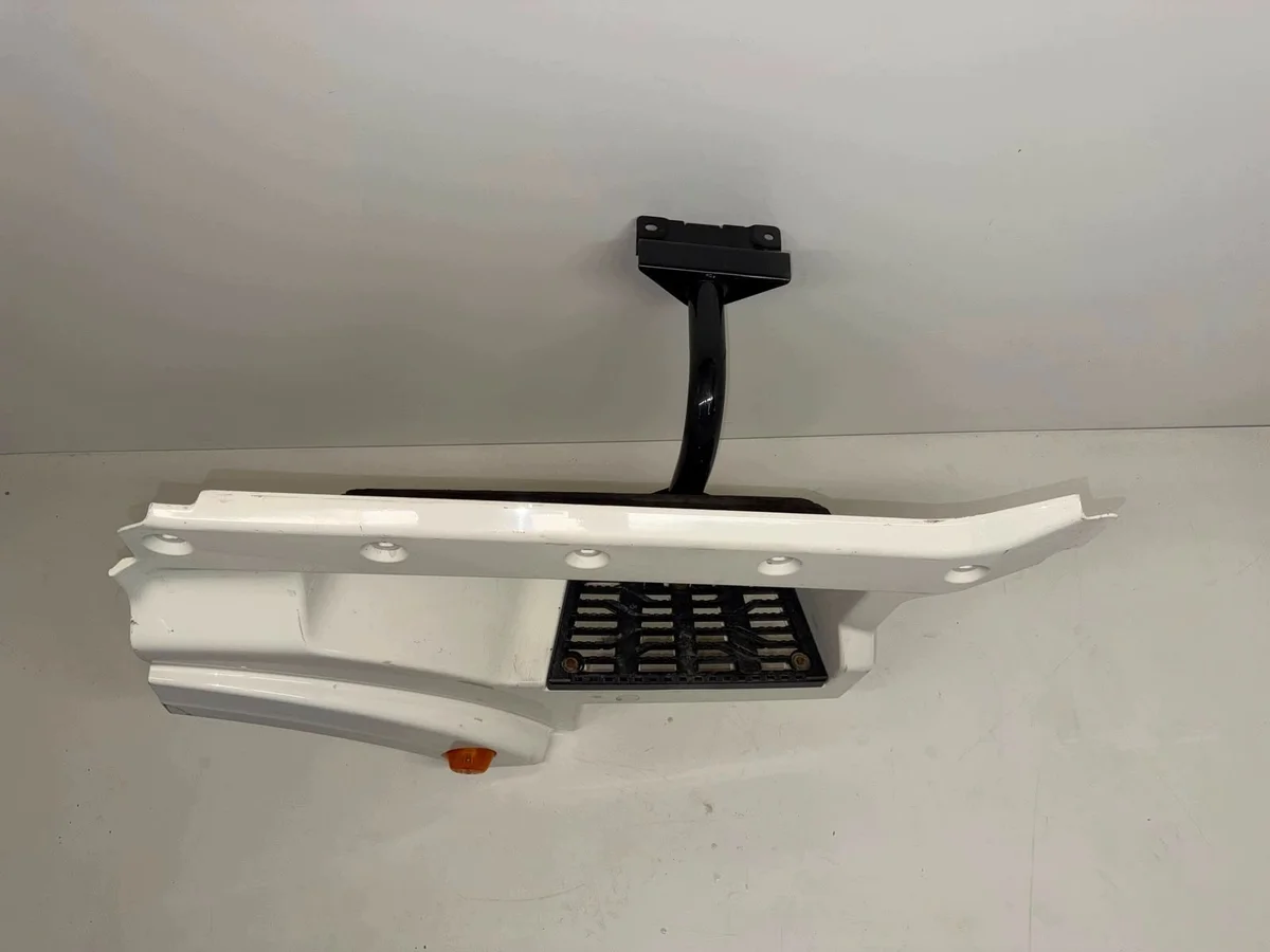 MAN TGX 3 Upper Step Right Used image 3