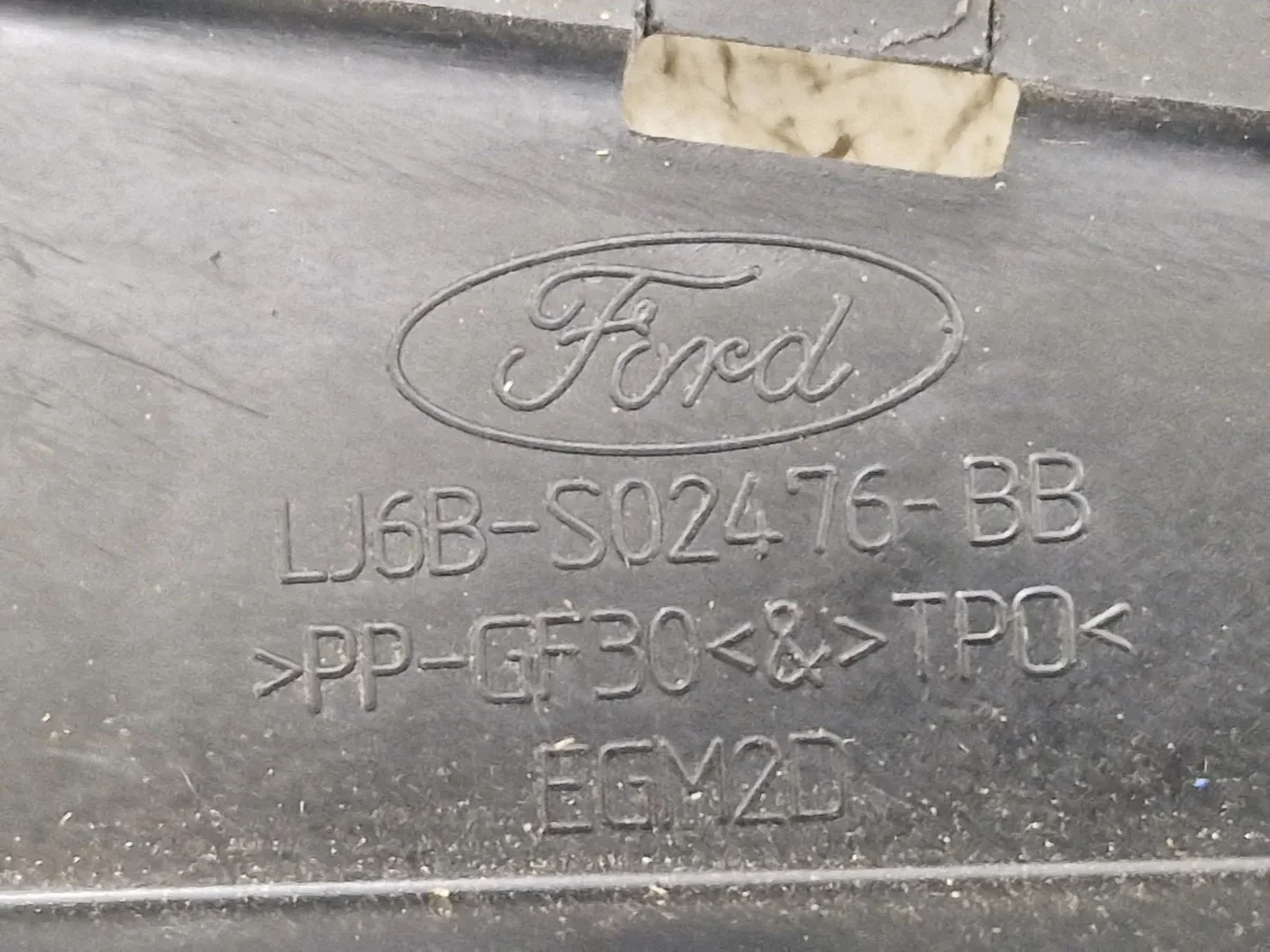 Tätning huv, höger sida Ford Escape IV