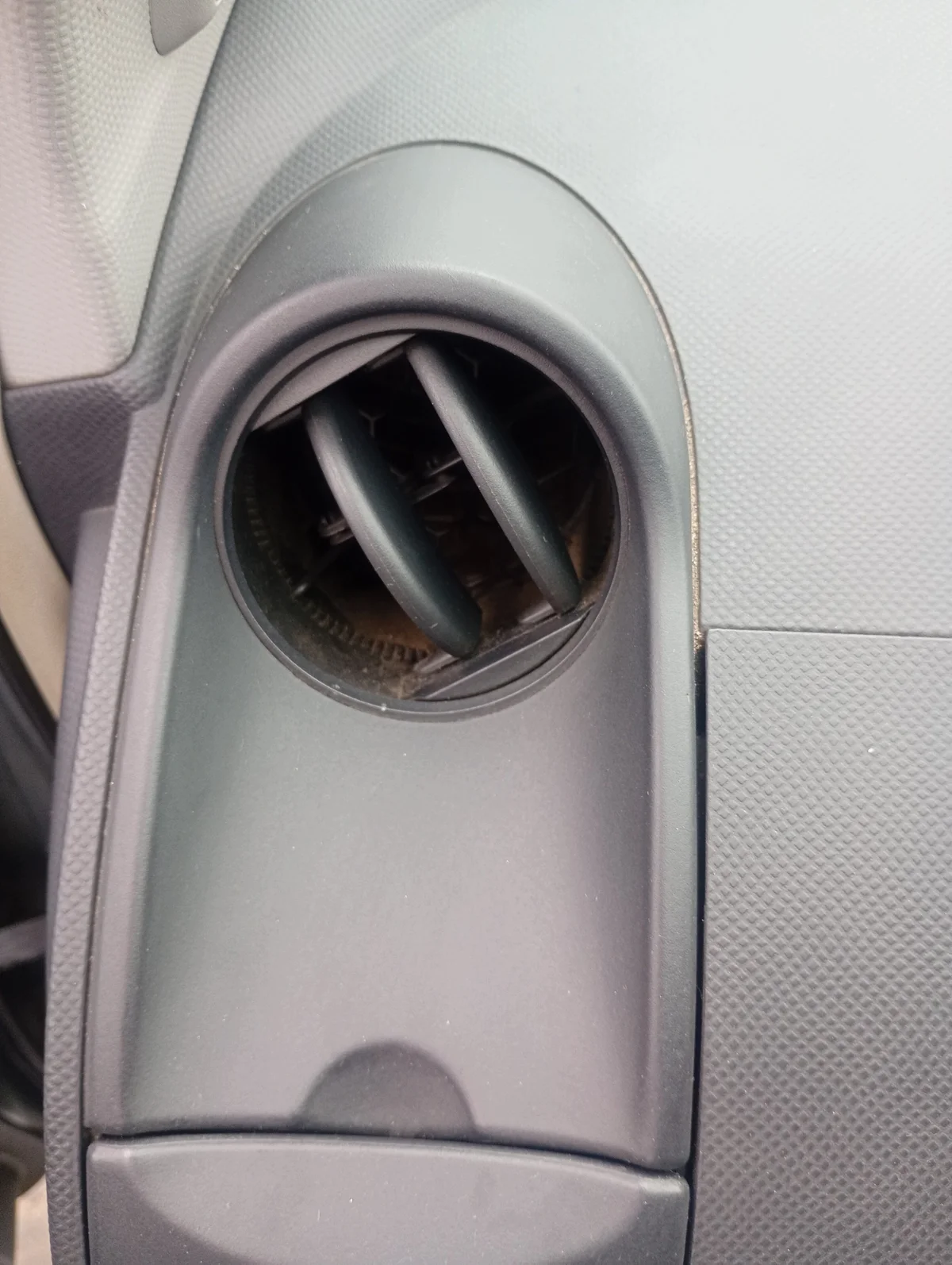 Lüftungsgitter Links Toyota Yaris II FL
