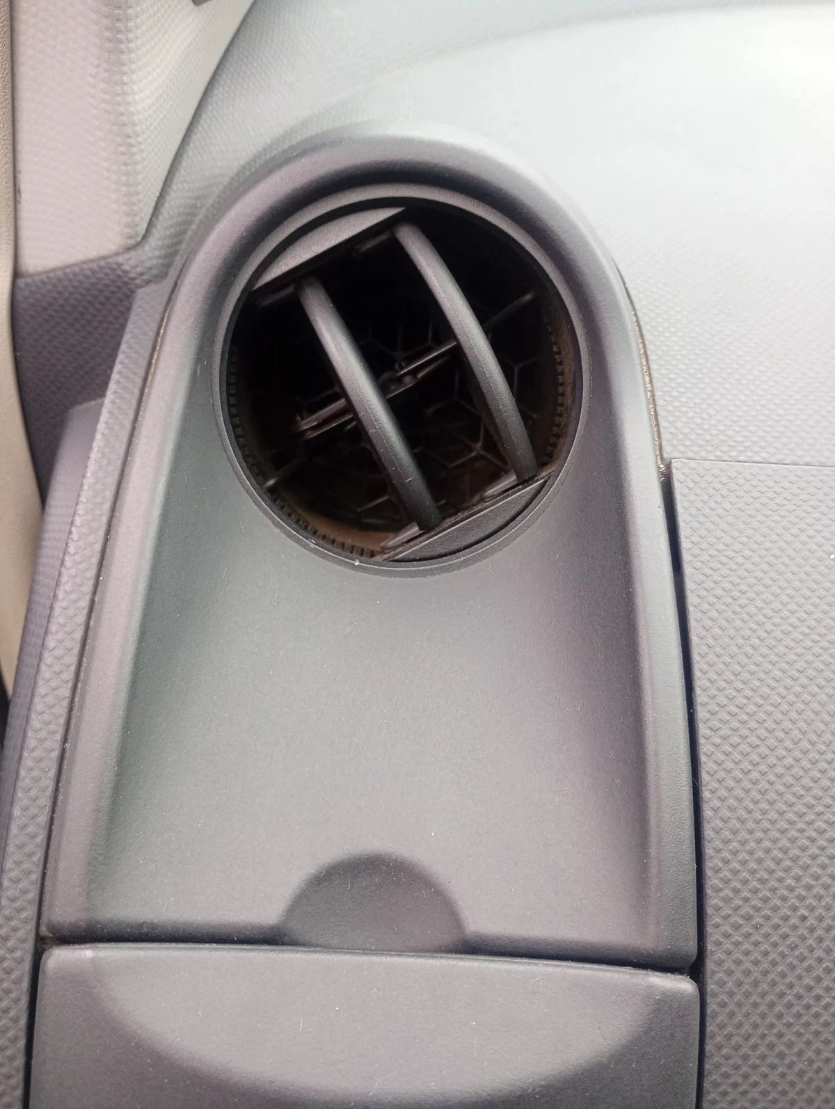 Lüftungsgitter Links Toyota Yaris II FL image 3