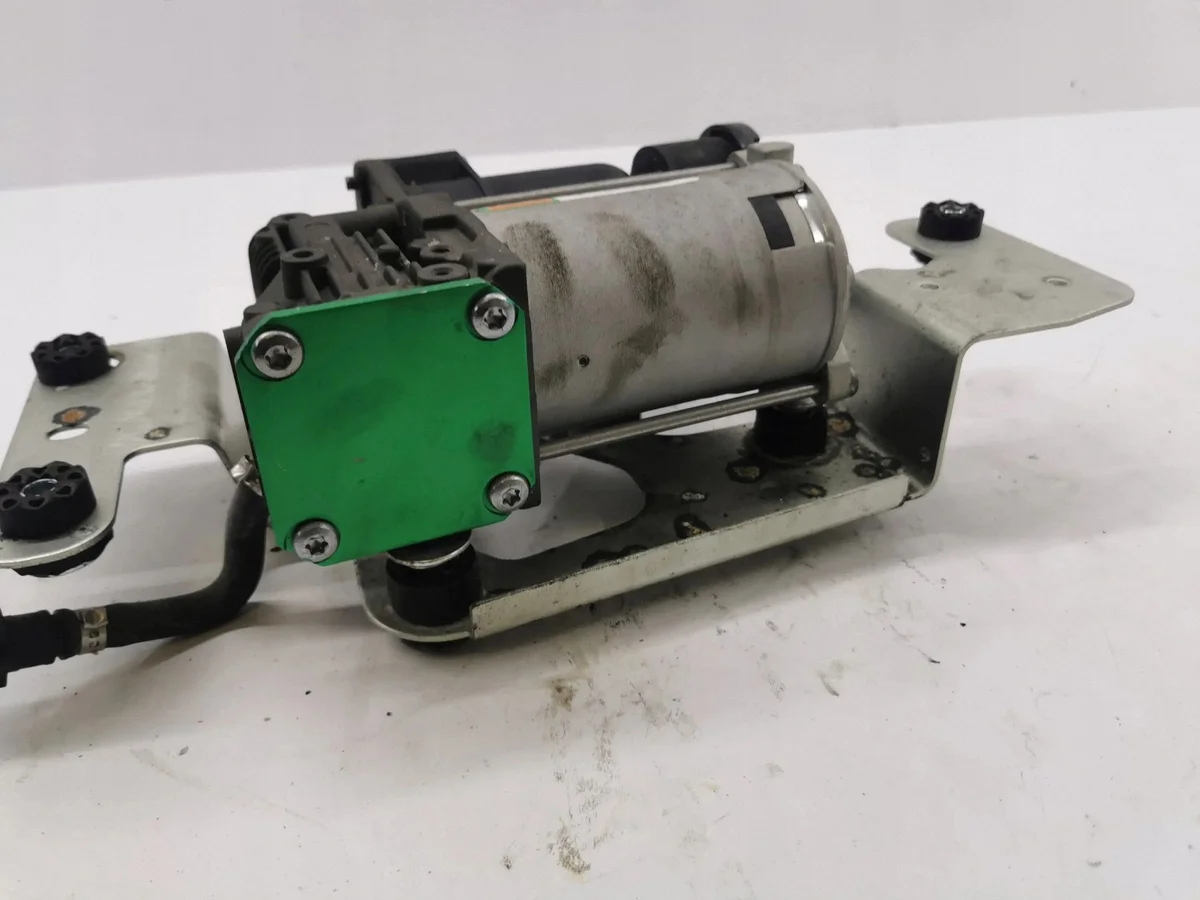BMW X5 E70 Takailmajousituskompressori AMD108706 image 4