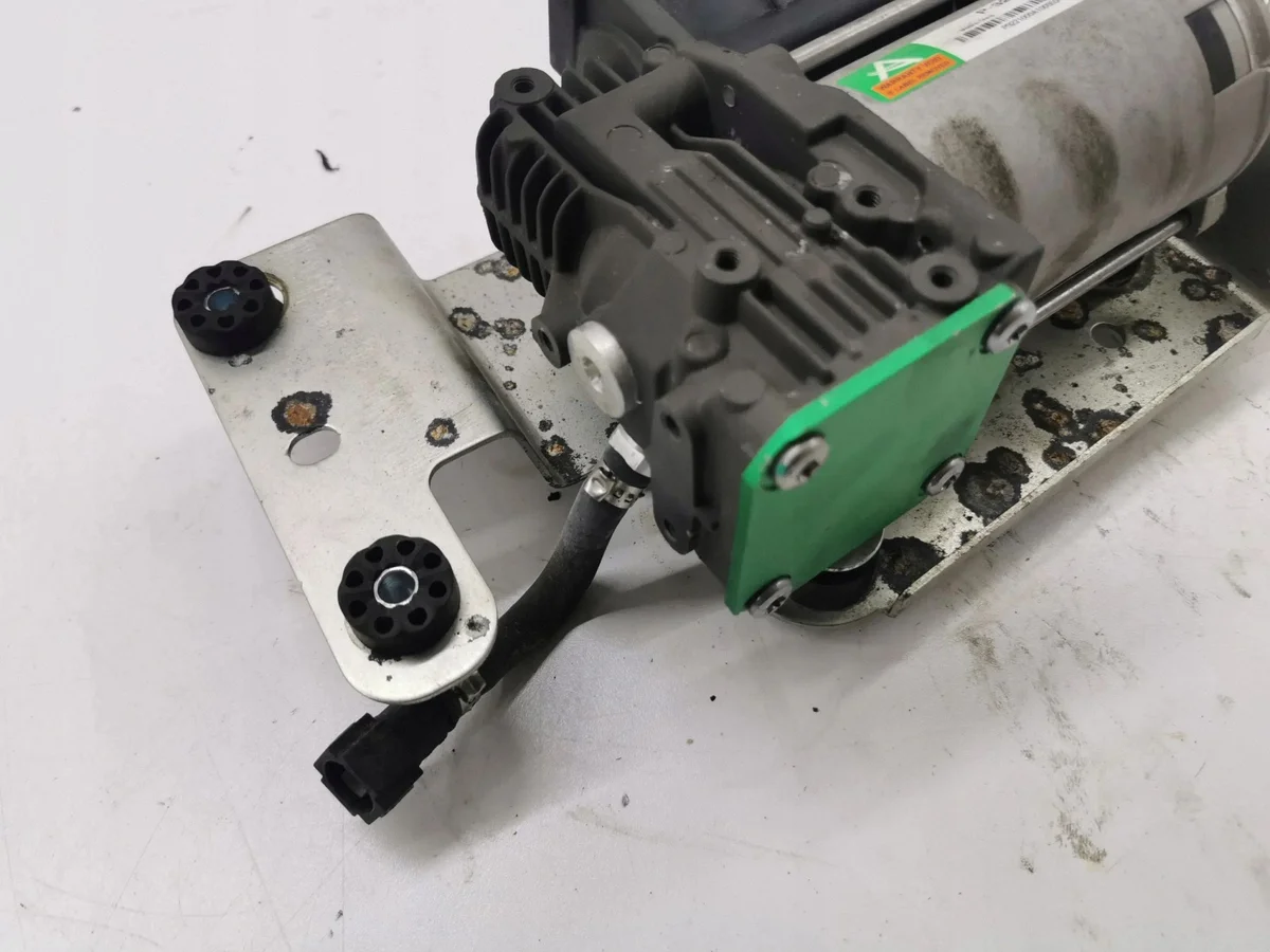 BMW X5 E70 Takailmajousituskompressori AMD108706 image 6