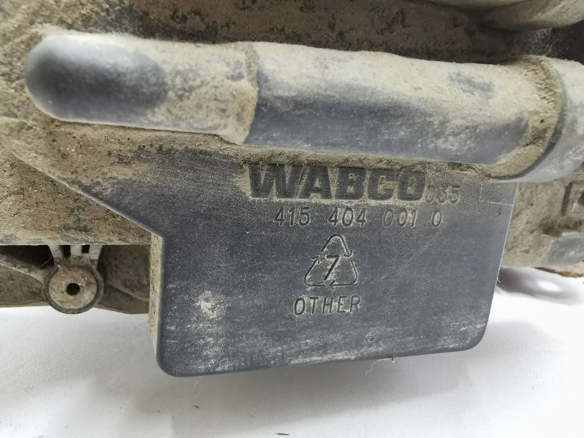 Saab 9-7X 2006 Air Suspension Compressor image 7