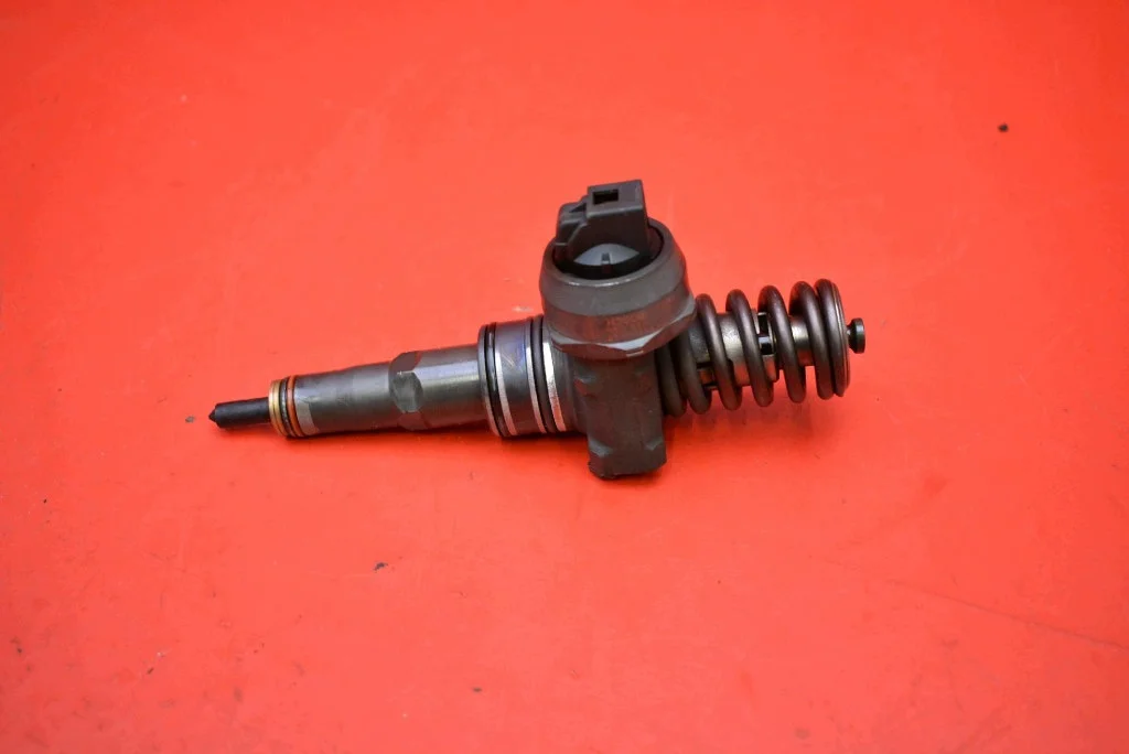 Einspritzdüse 038130073AG Skoda Fabia II 1.4 TDI image 3