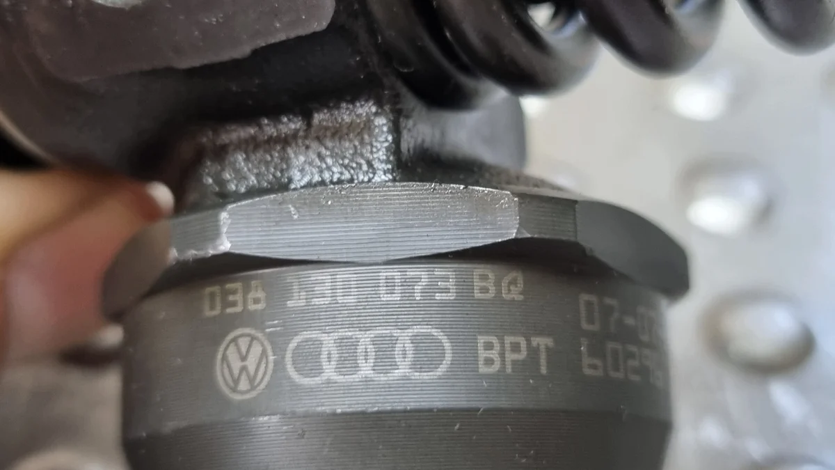 Injecteur pompe 038130073BQ occasion image 3