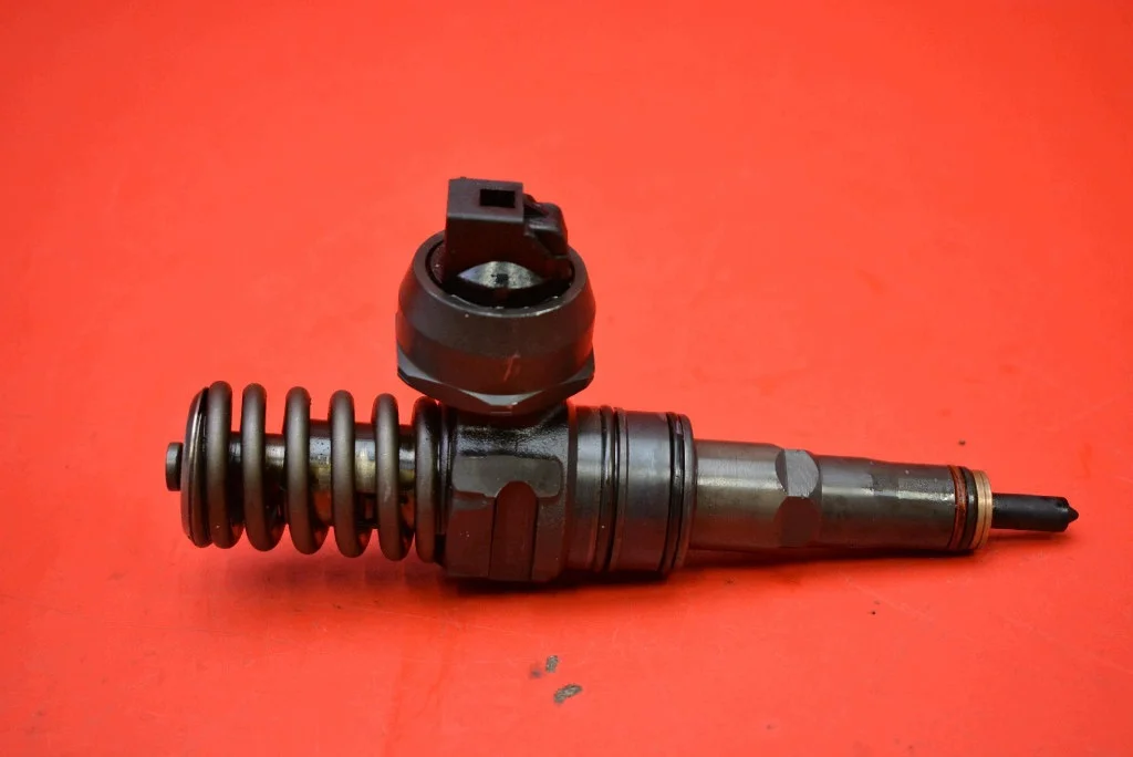 Inyector Bomba 038130073AG Usado VW Touran