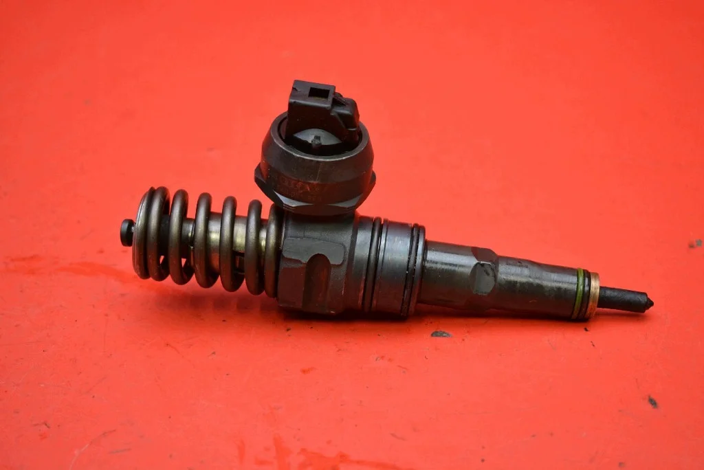 Inyector Bomba 038130073AQ Usado VW Touran