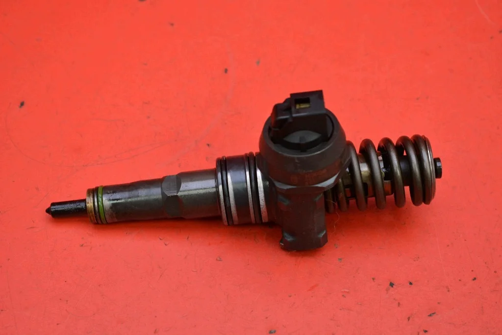 Polttoainepumppu 038130073AG VW Touran 1.9 TDI