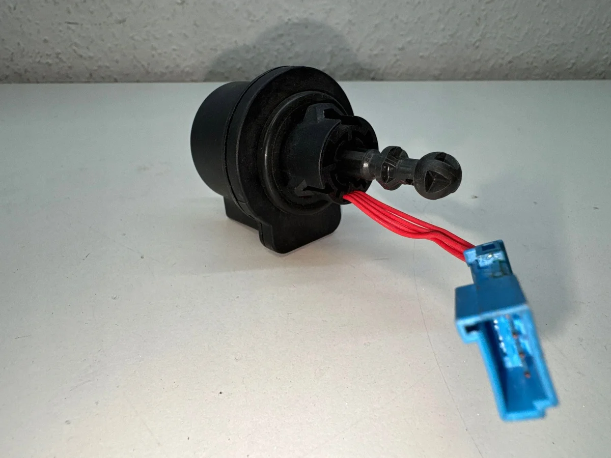 Ajovalojen säätömoottori N270R image 6