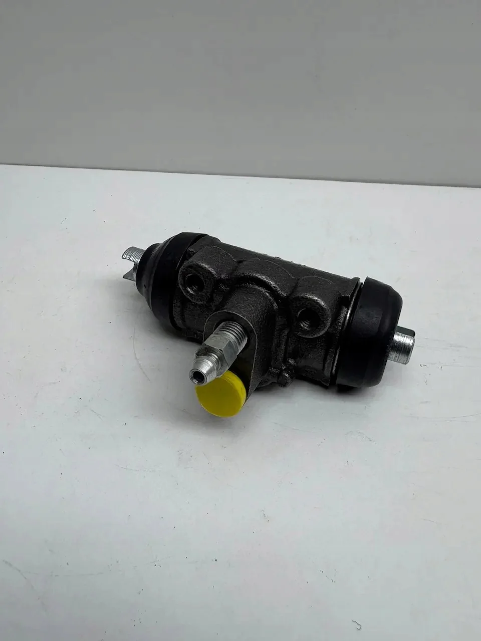 Kia Bromscylinder 0K30A26610 Begagnad