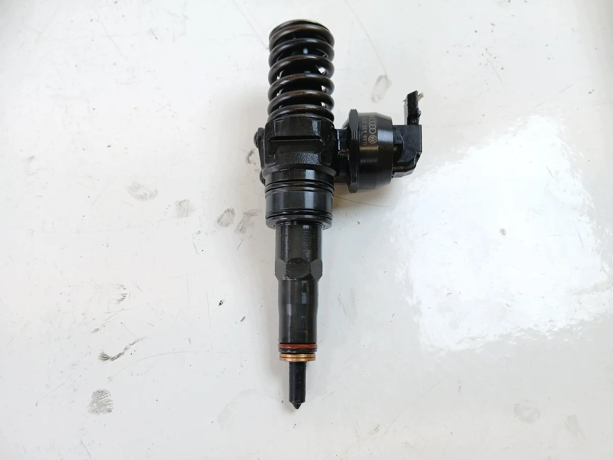Injektor 1.9 TDI 038130073AR gebraucht image 3