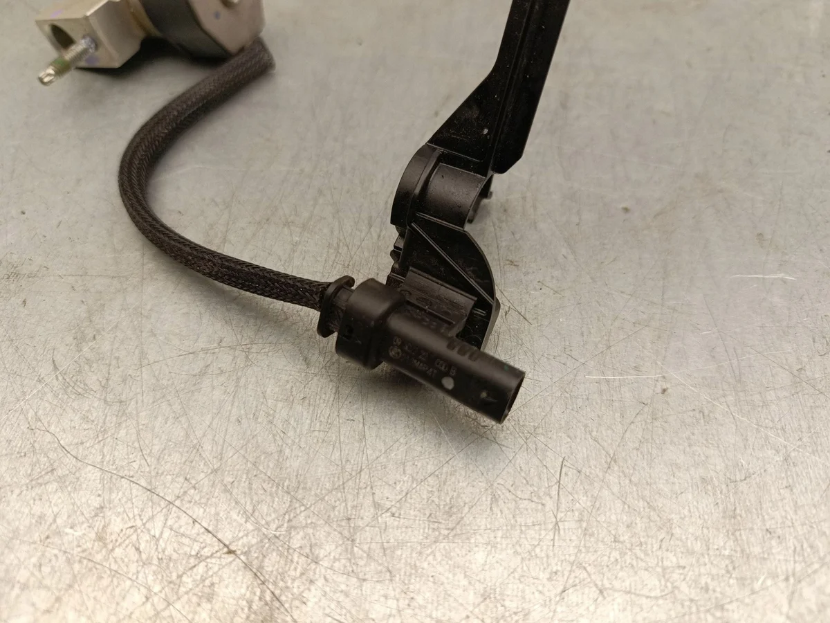 Opel Mokka B 2023 Valve T588455A image 4