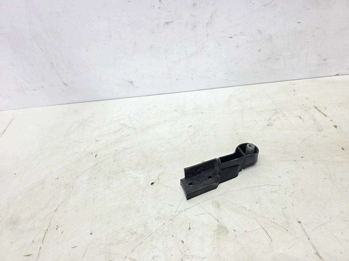 Stöd för stötfångare Audi A6 C6 4F0807771