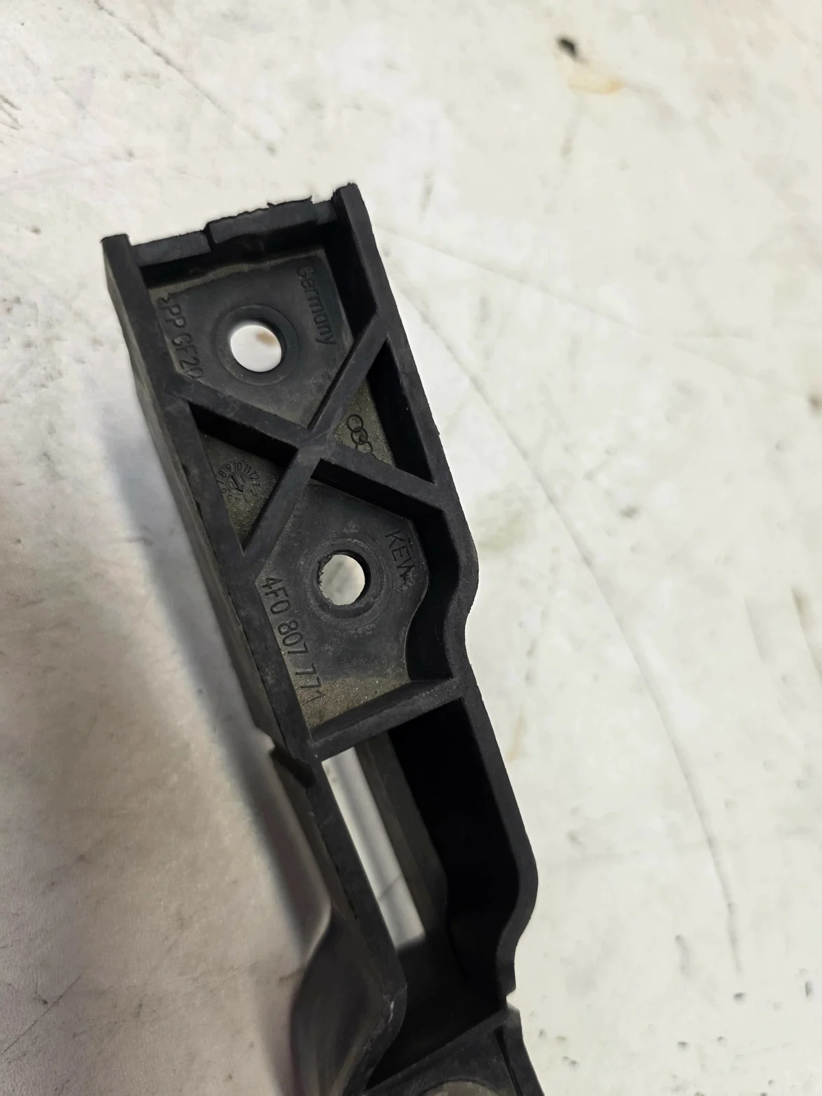 Stöd för stötfångare Audi A6 C6 4F0807771 image 6