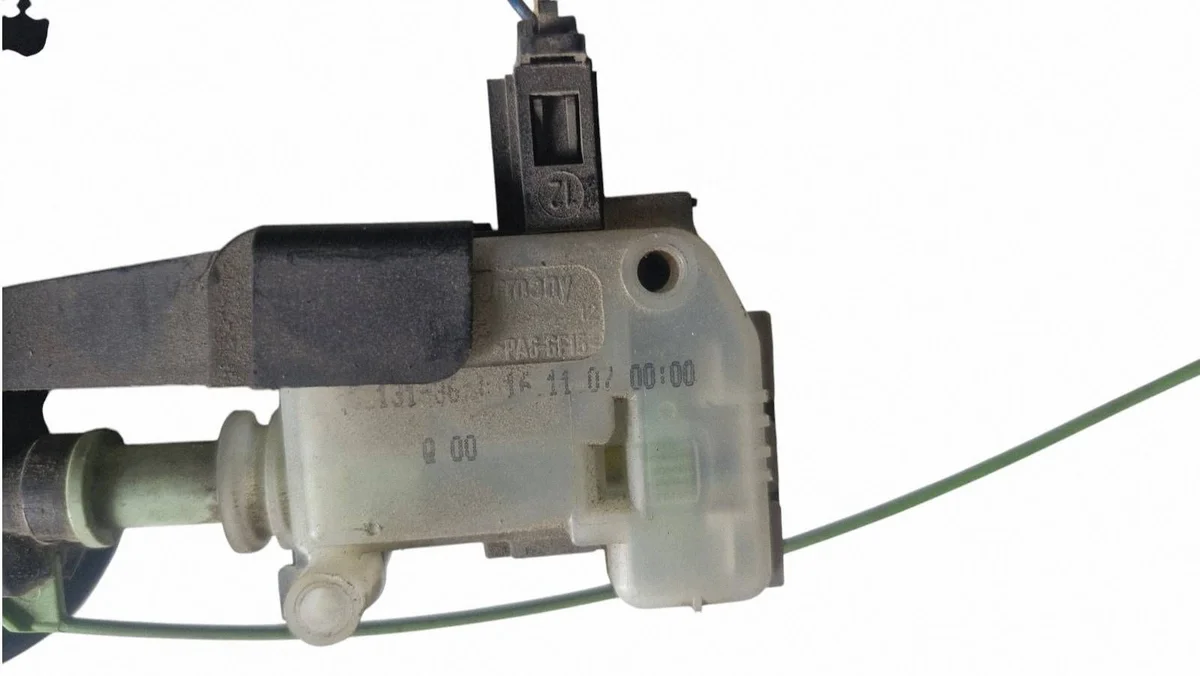 Serrure trappe carburant Volvo V70 XC60 31299107 image 3