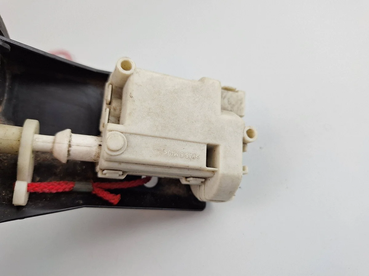 Serrure trappe carburant Maserati GranCabrio M145 image 7